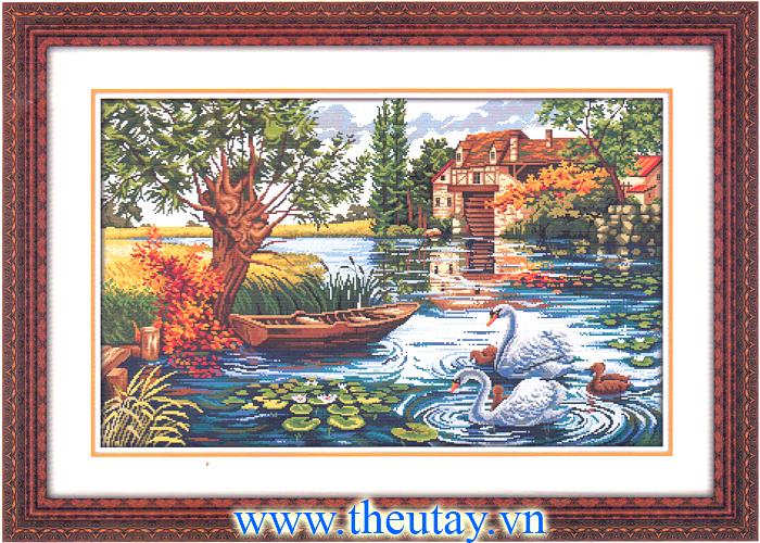 Tranh Thêu Chữ Thập Hồ Thiên Nga