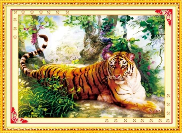Tranh Thêu Chữ Thập Hổ Trong Rừng Thiêng